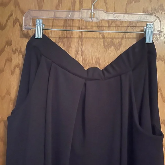 Black skirt below knee elastic waist with deep pockets size 2x - Picture 3 of 3